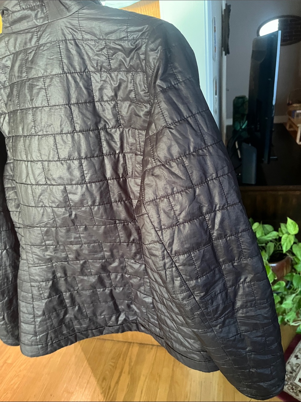 Medium Black Women’s Nano Puff - Picture 7 of 9